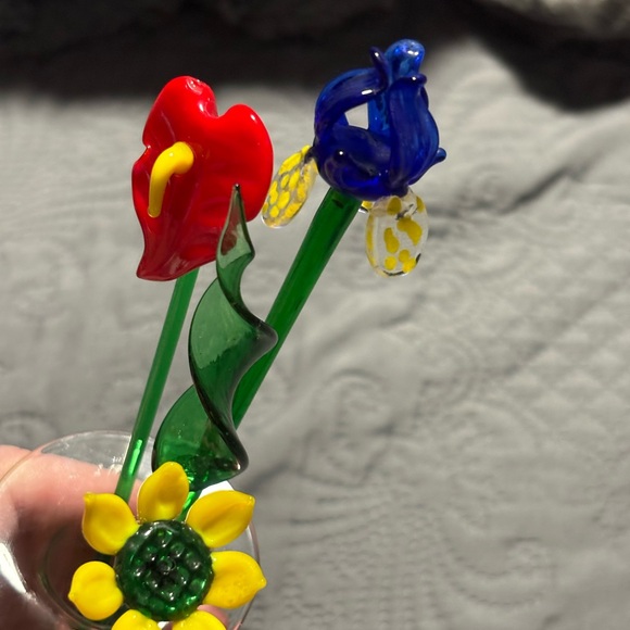 Murano Style Vintage Glass Flower Bouquet – Handcrafted Art in Vase - Picture 12 of 13